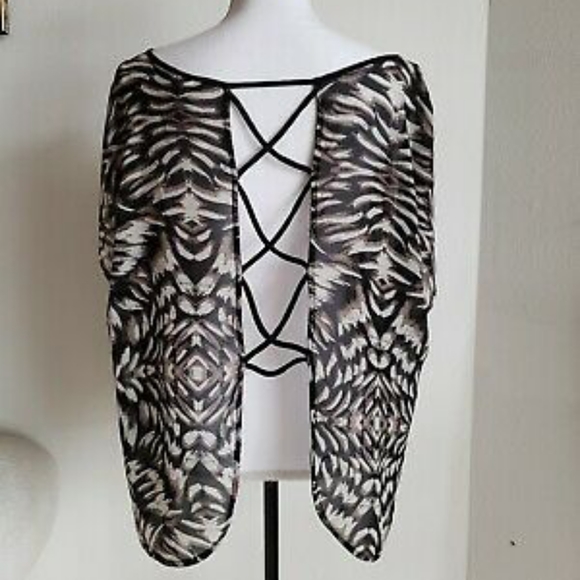 ♠️SOLD♠️Torrid's AbstractCriss-cross Open Back Top - Picture 7 of 11